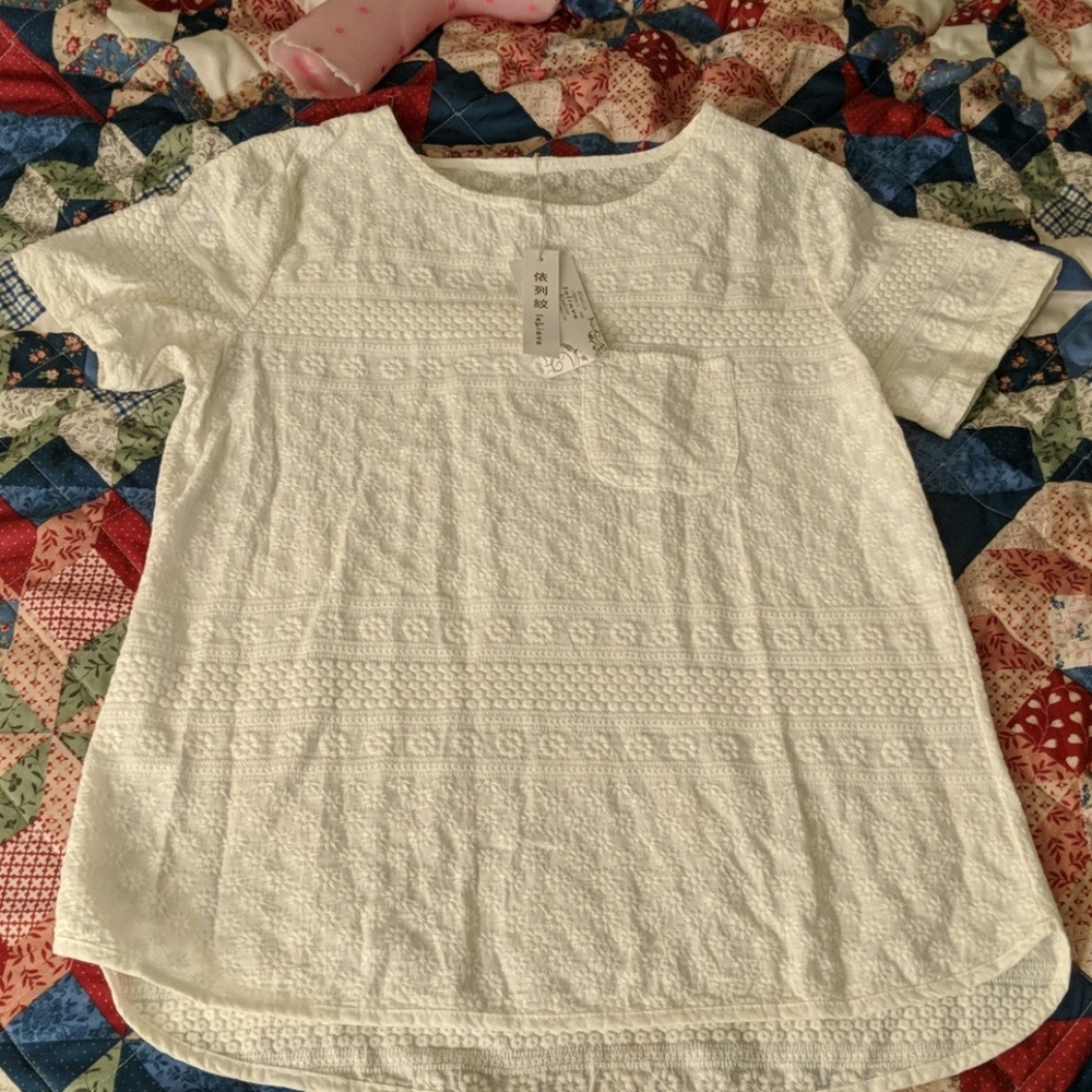White flower top